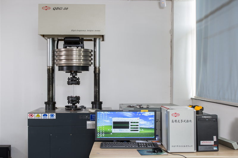 VYSOKOFREKVENČNÍ-ÚNAVOVÝ-TESTOVACÍ STROJ