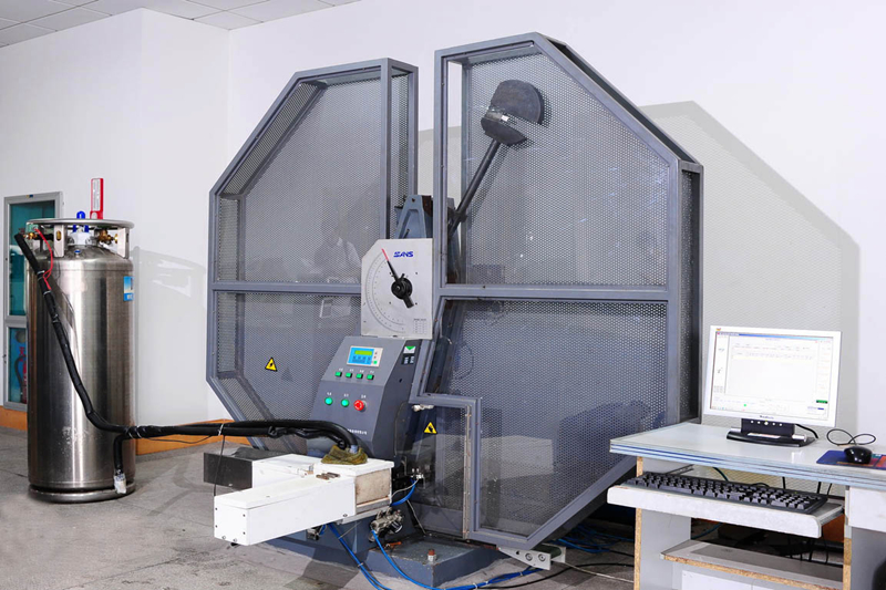 NÁRAZOVÝ ZKUŠEBNÍ STROJ