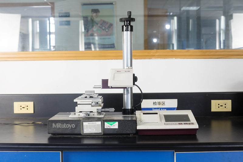 NÁSTROJ NA MĚŘENÍ HRUBOSTI POVRCHU